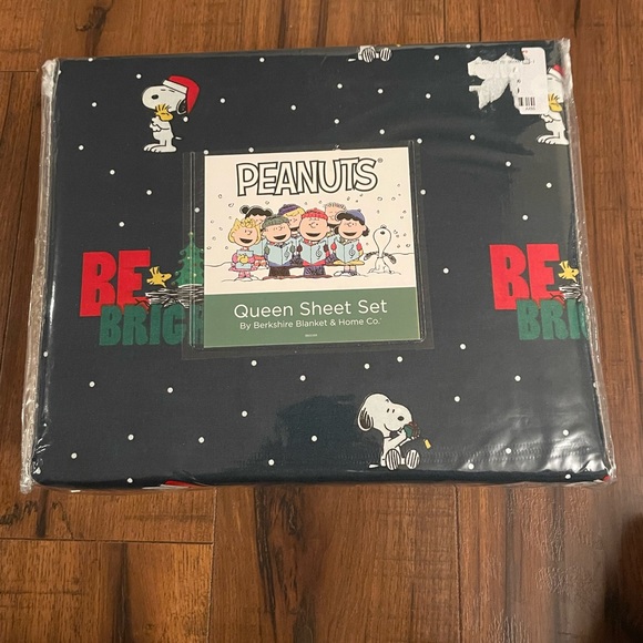 peanuts-bedding-peanuts-snoopy-woodstock-be-bright-christmas-queen